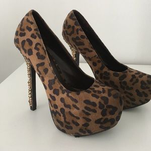 Leopard Print Pumps